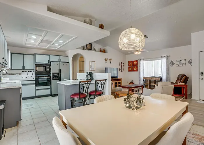 Spacious Yard! Yuma Escape, Near Shops & Golf